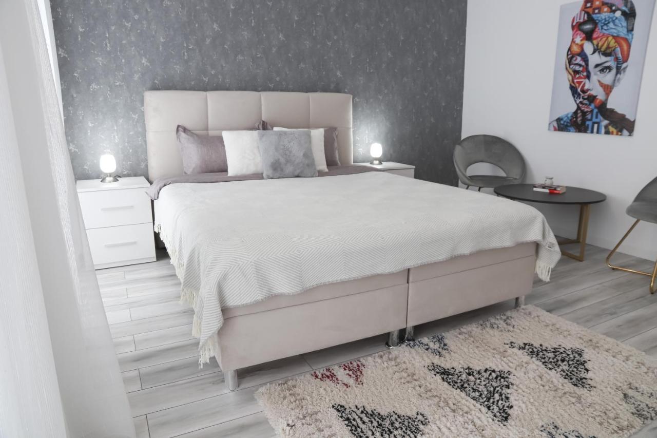 Stars Apartment Brasov Ngoại thất bức ảnh